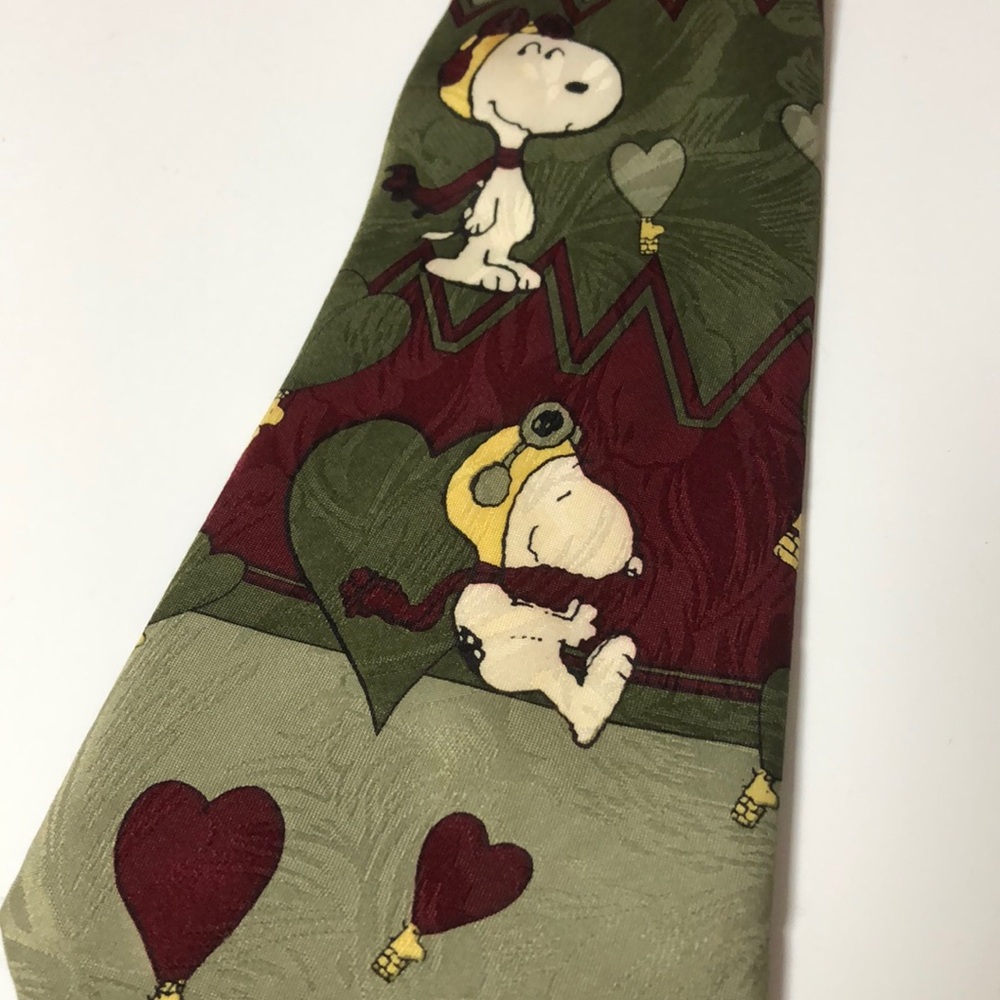 Men’s vintage Snoopy tie.